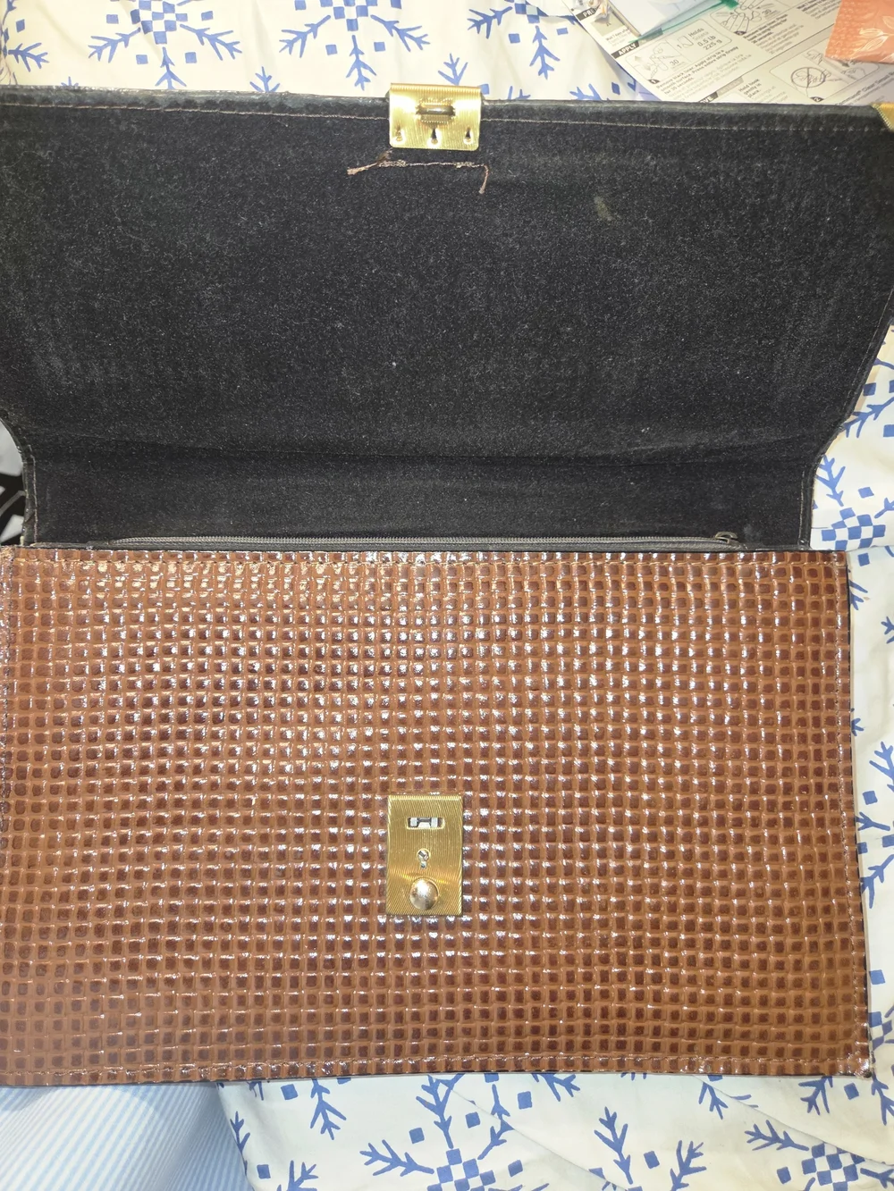 Vintage Brown Croc Embossed 100% Genuine Leather Organizer Clutch Bag.